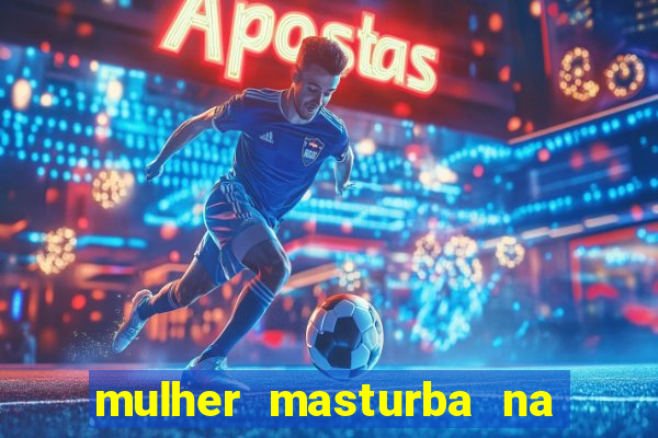 mulher masturba na quina da cama